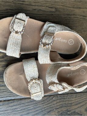 Cat & Jack Girls Beige Pearl Buckle Sandals